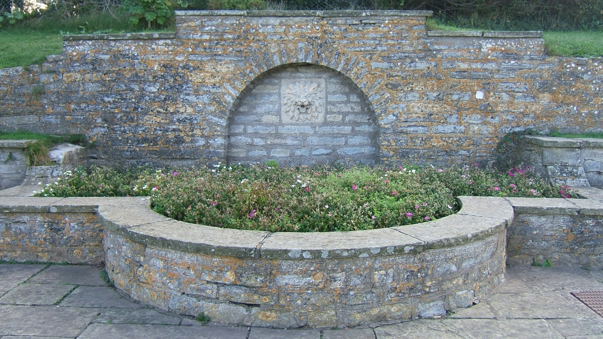 Photo of Lion’s head fountain and splash pool flowerbed