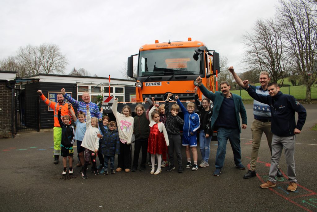 Pupils at West Pennard Primary School with Head Teacher Mr Wheat, Kier Representatives, and Jeremy Fry and Councillor Richard Wilkins from Somerset Council.
