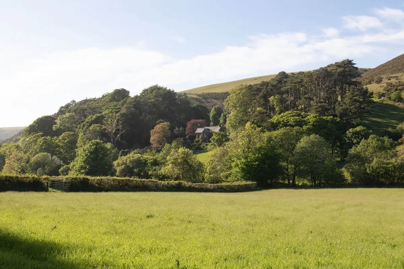 Oare House with field in front