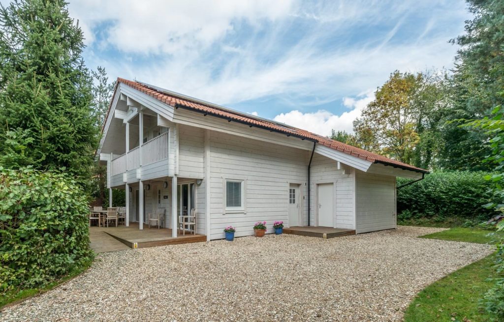 Mill Stream, exterior