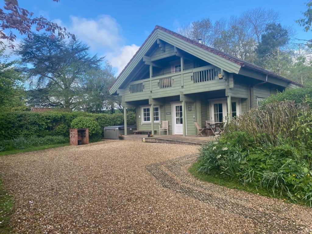 Mill Stream, exterior