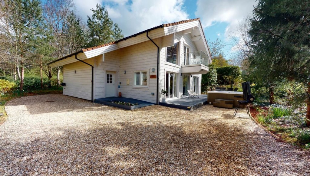 Mill Stream, exterior