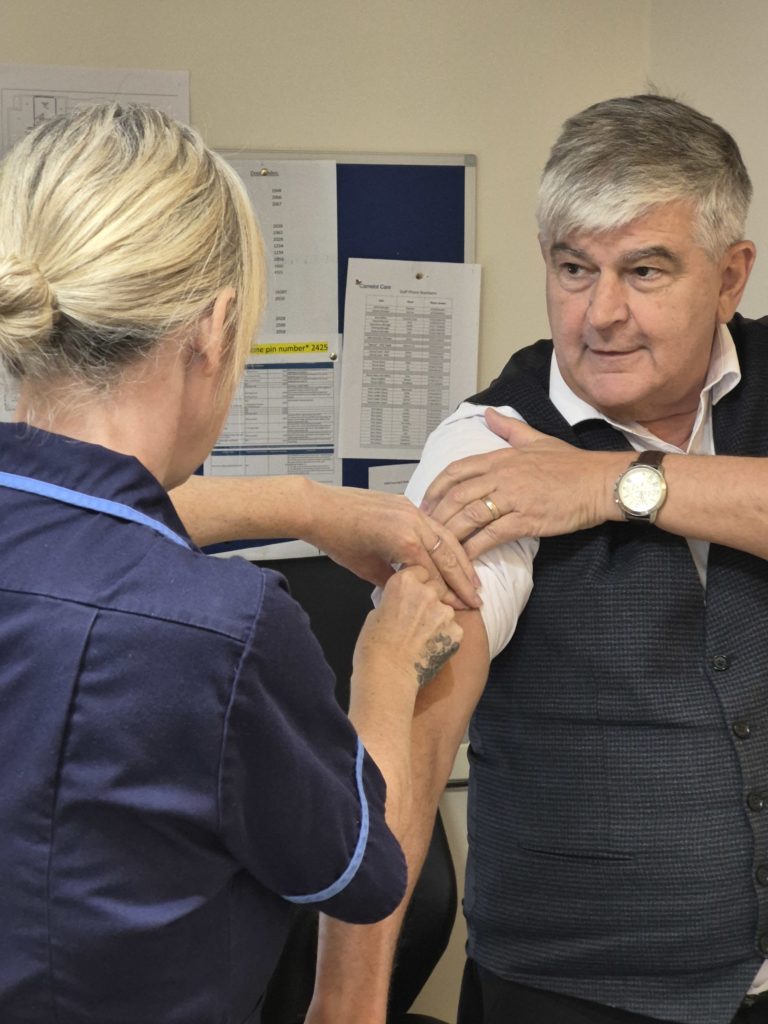 Cllr Oakes gets a flu vaccine